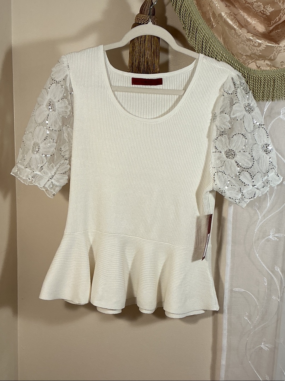 NWT Love Scarlett Women’s Ivory Lace Short Sleeve Top Blouse Sz XL Peplum Hem